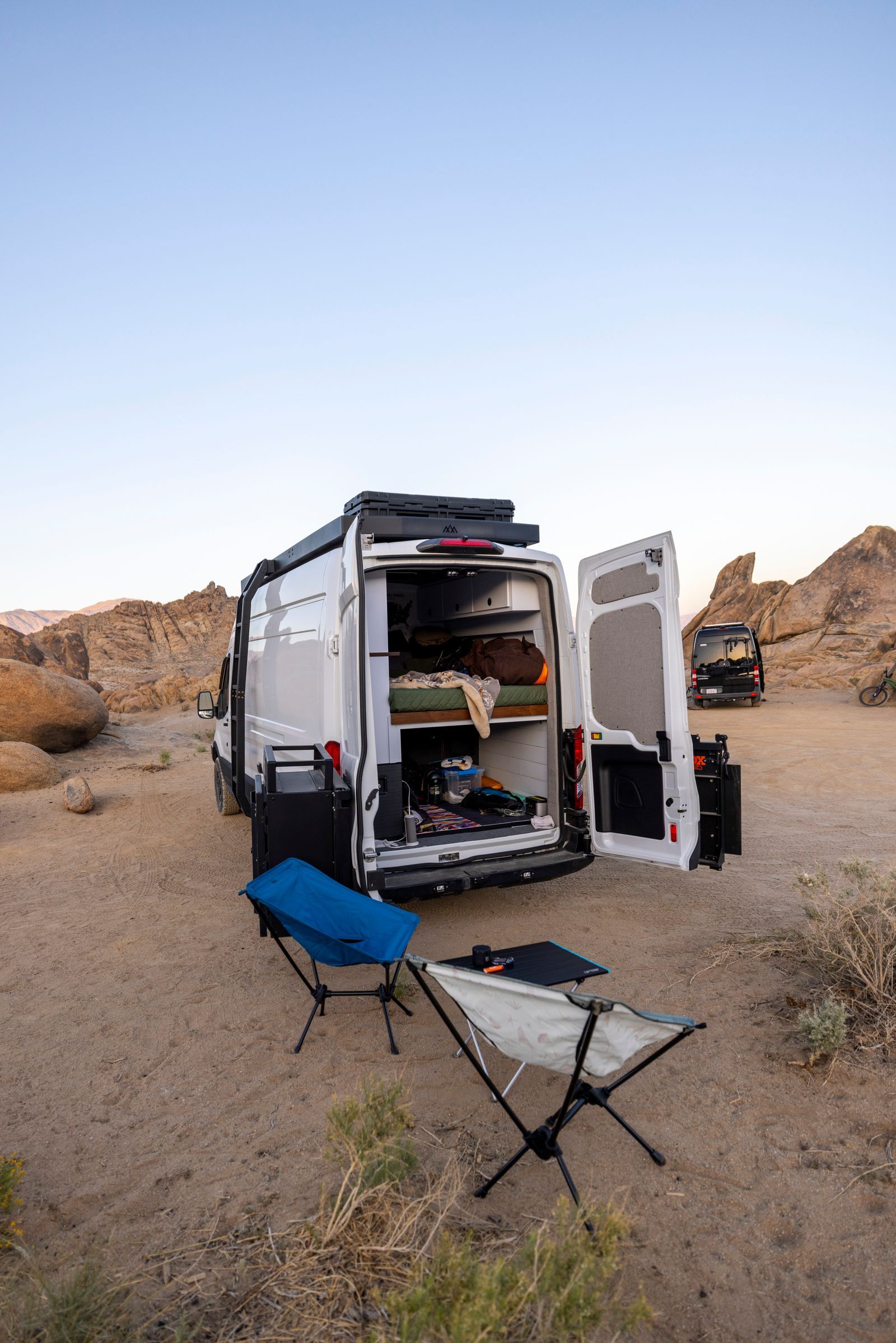 Camper Van Explorer — Example